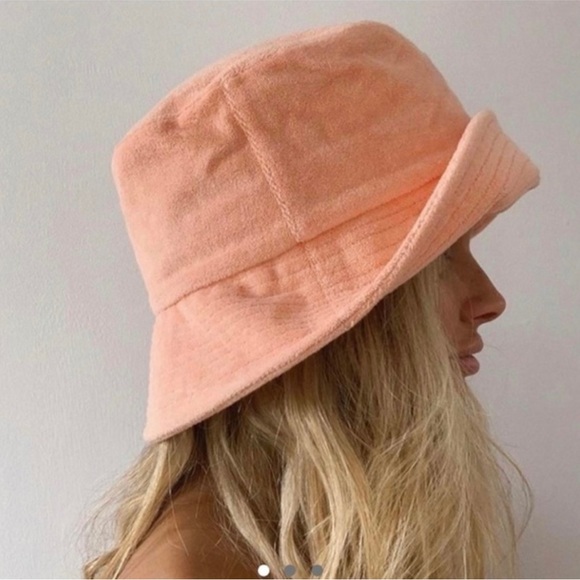 Lack of Color NWT Wave Bucket Hat in Peach. Size M-L - Picture 2 of 7